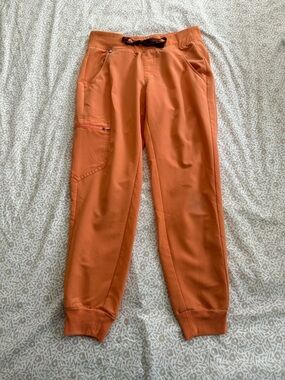 FIGS Women’s Papaya Zamora Petite Jogger Scrub Pants